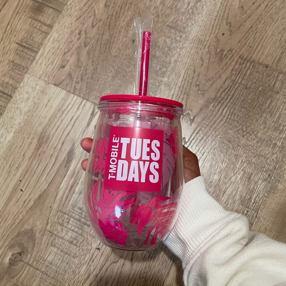 1 T-Mobile Tumbler w. Stray